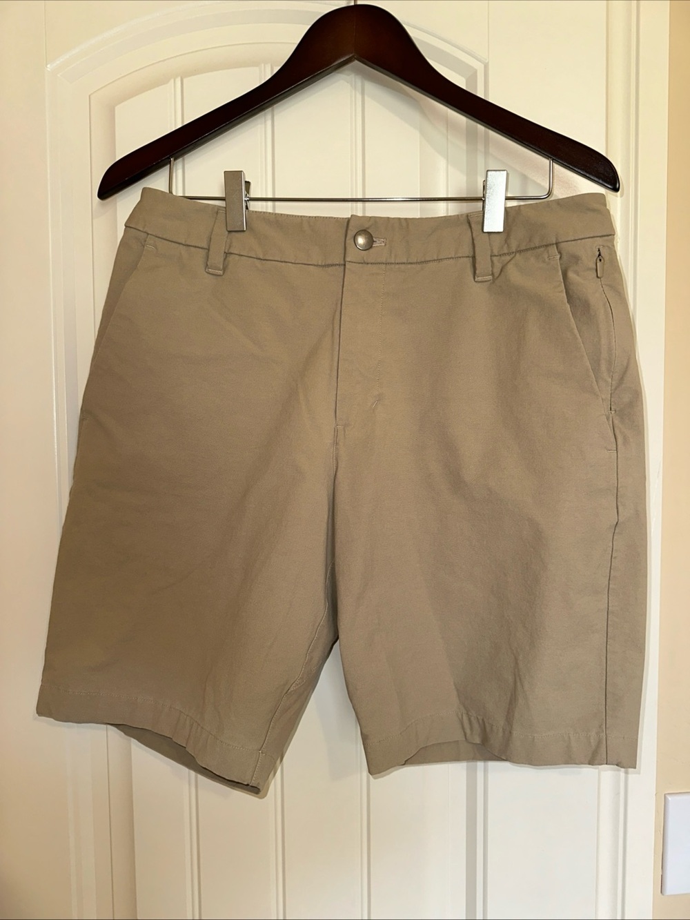 Lululemon Commission Classic Fit 9" Shorts Size 31
